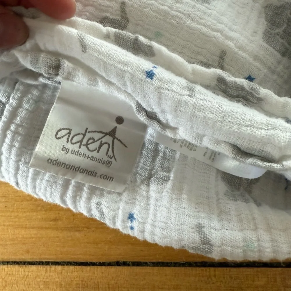 Aden + Anais elephant muslin‎ infant swaddle receiving blanket